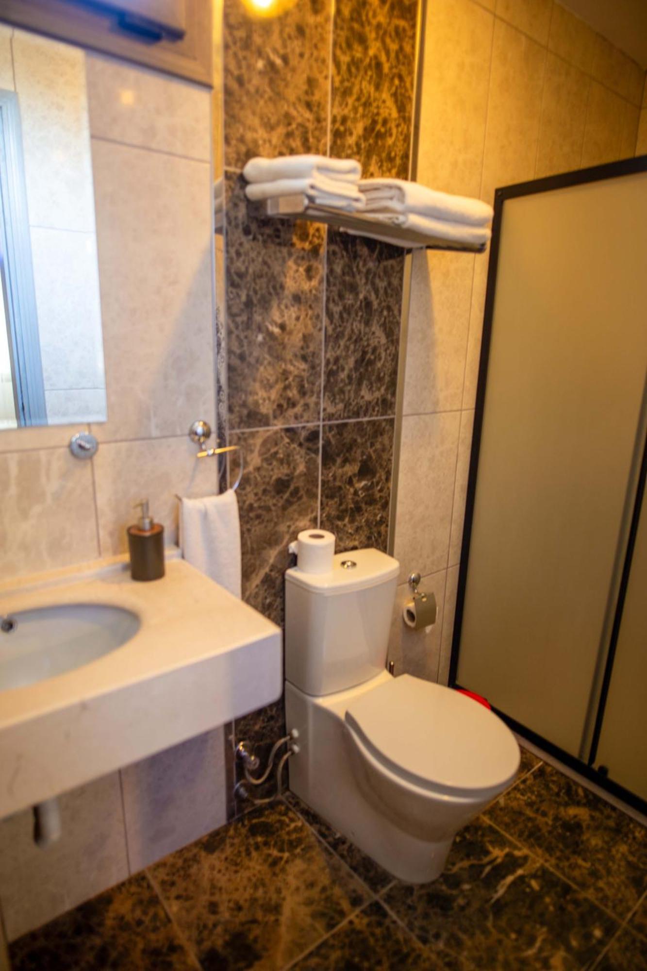 Cunda Mor Limon Otel Ayvalı Esterno foto