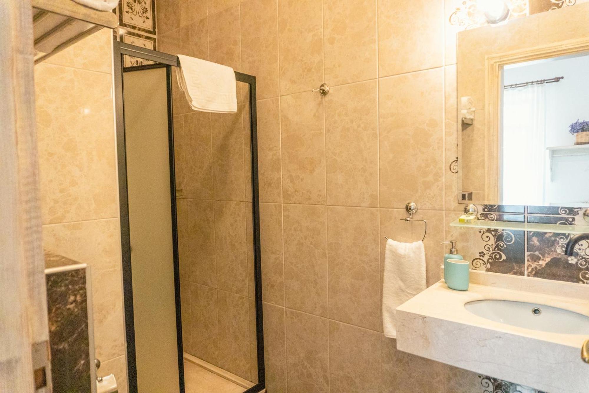 Cunda Mor Limon Otel Ayvalı Esterno foto